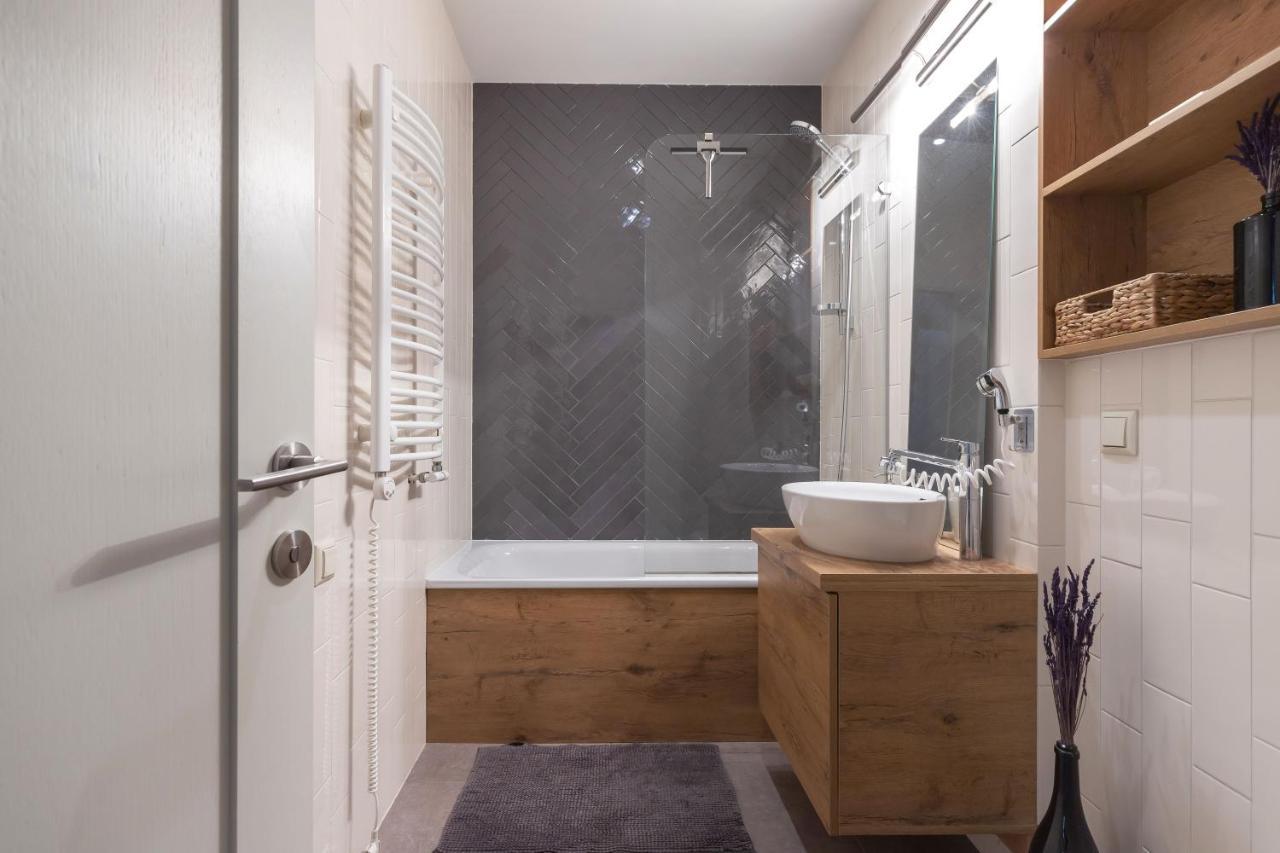 Pilies Street Exclusive Apartment By Reside Baltic Vilnius Bagian luar foto